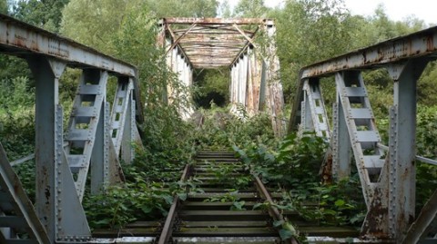 Abandoned_railway_bridge_over_Ziegenhalser_Biele_by_Mohrau.jpg